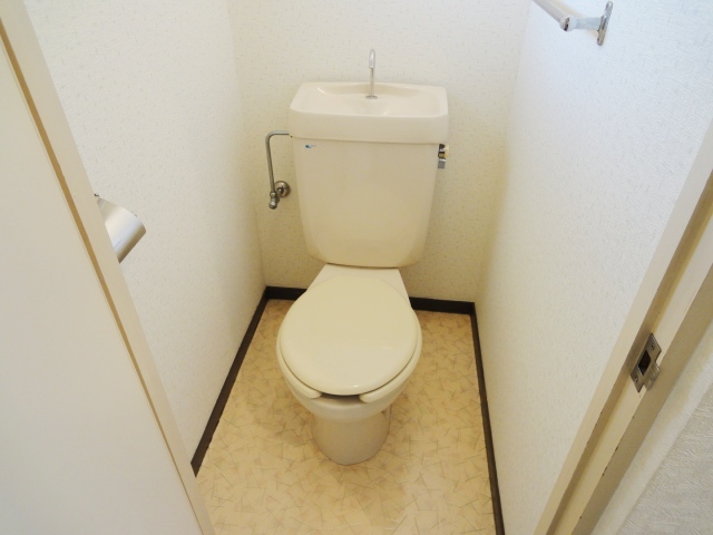 トイレ　別号室の写真です。