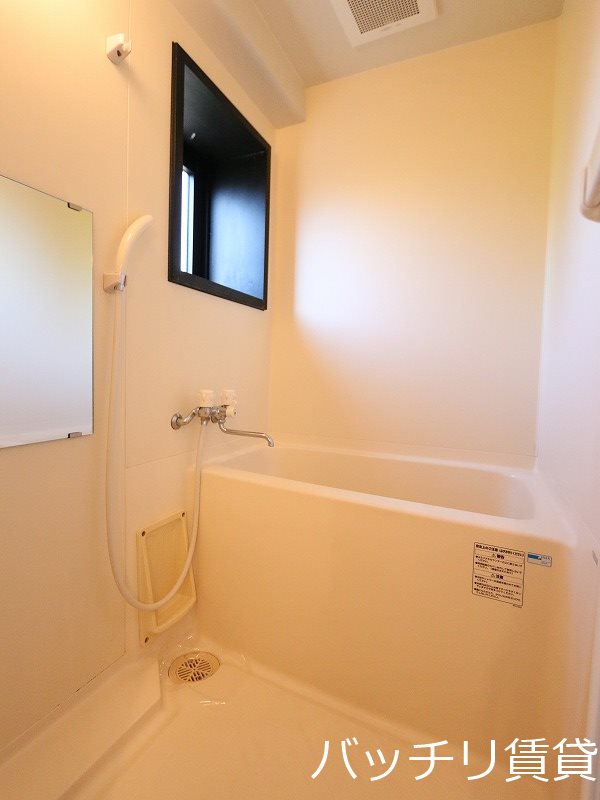 バス・シャワールーム　画像は別号室タイプの為、現状を優先いたします