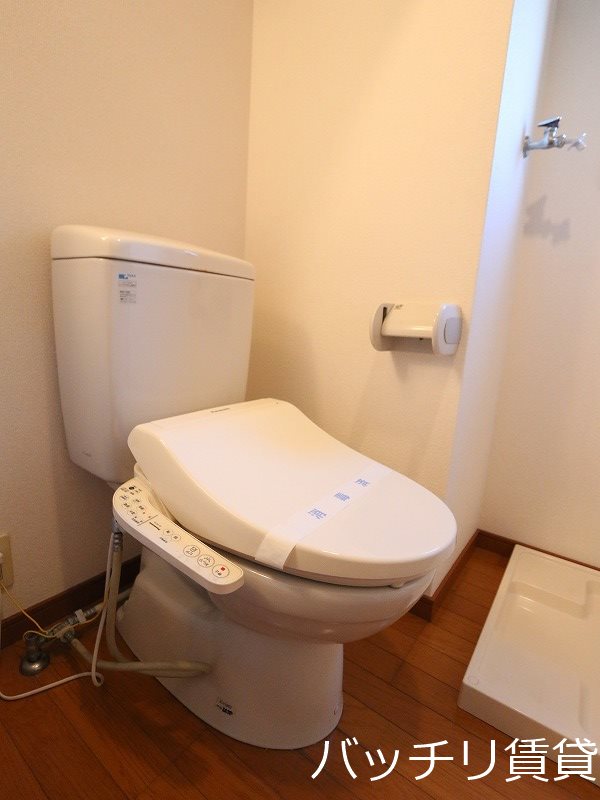 トイレ　画像は別号室タイプの為、現状を優先いたします