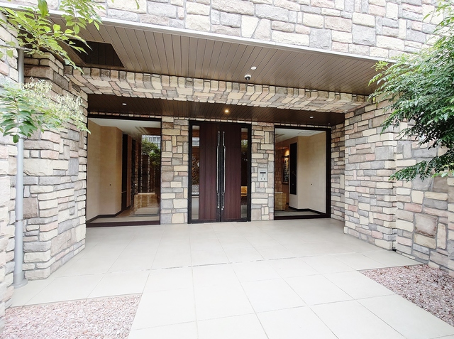 エントランス　２重オートロック・防犯カメラ