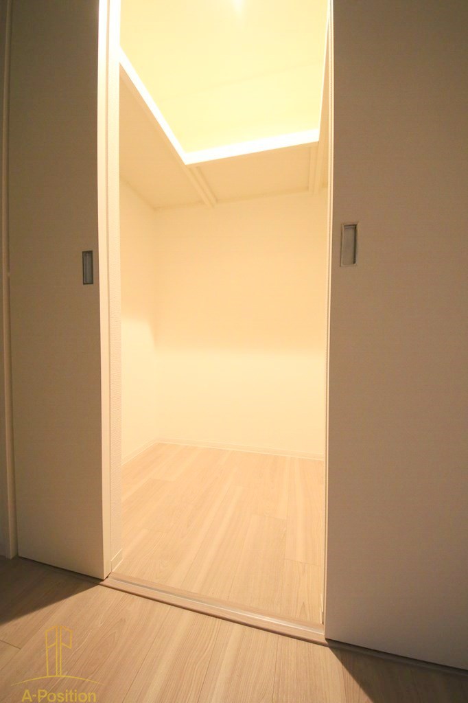 収納　セレニテ天六ミラク