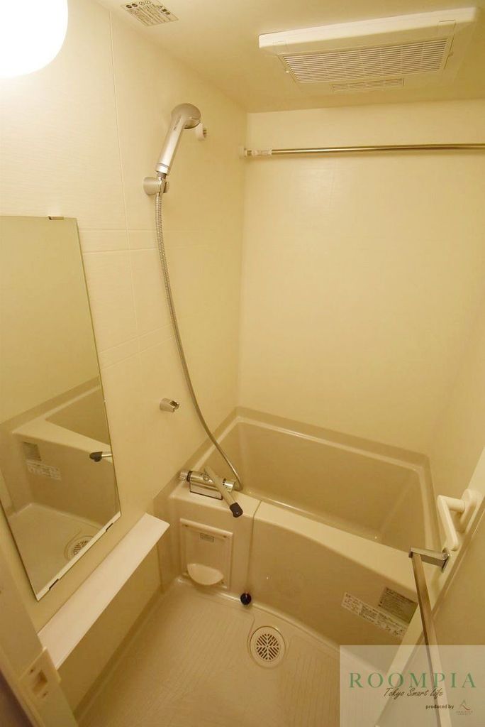 バス・シャワールーム　※同タイプの別のお部屋です。