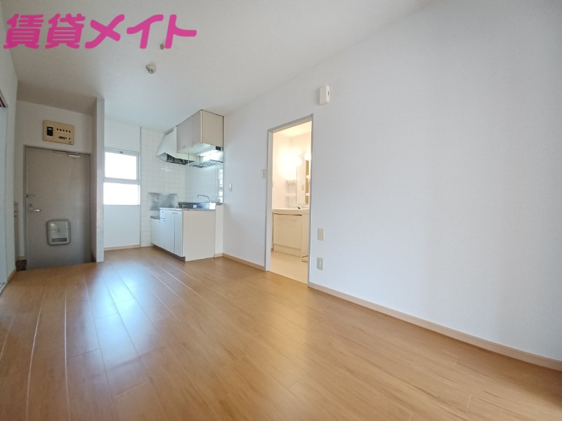 居室・リビング　同型反転写真