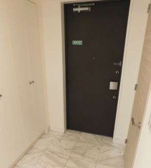 玄関　反転写真