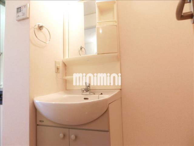 洗面設備　同じの建物内の別の部屋の内装写真掲載中。