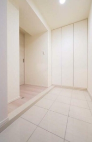 玄関　☆収納もある玄関☆