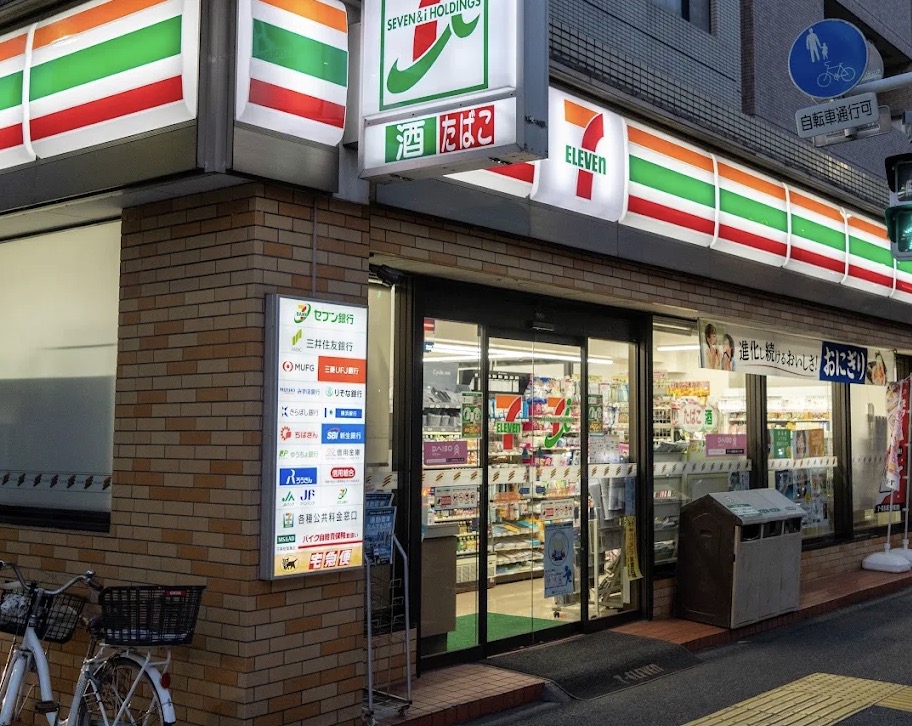 コンビニ　セブンイレブン北区昭和町店（コンビニ）まで306m