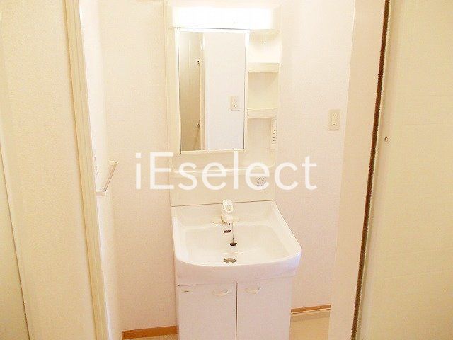 洗面設備　忙しい朝に便利な独立洗面化粧台