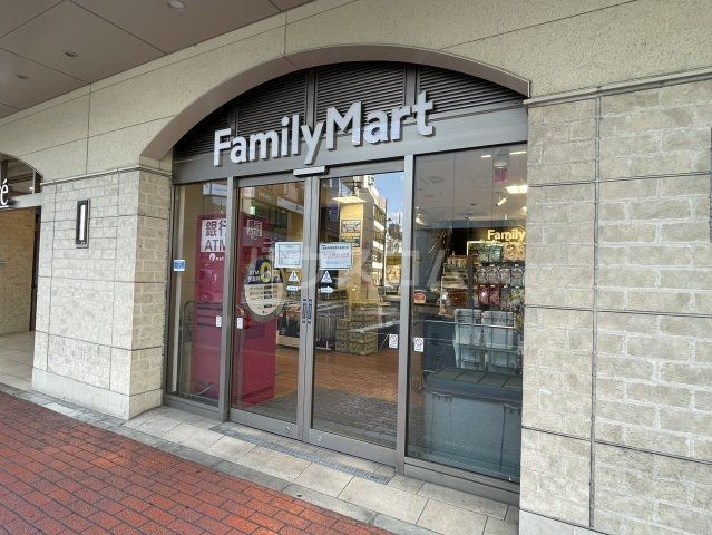 コンビニ　ファミリーマート アトレ浦和店（コンビニ）まで953m