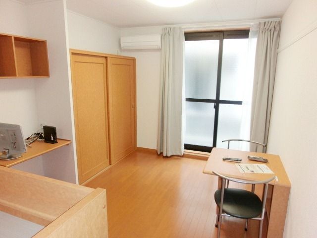 居室・リビング　家具家電付きのお部屋です