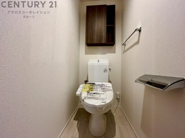 トイレ　温水洗浄暖房便座付きです♪