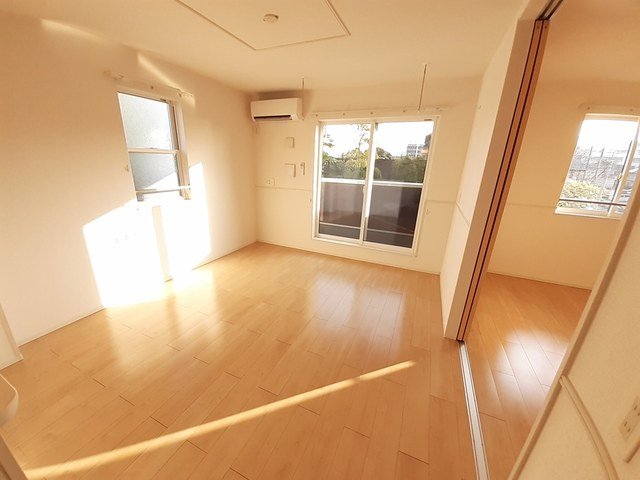居室・リビング　こちらの居間で趣味の時間をお楽しみください