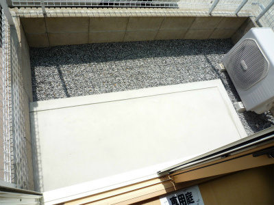 バルコニー　室内写真は105号室