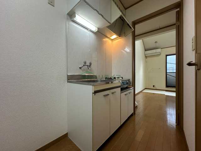 キッチン　別部屋参考写真となります。