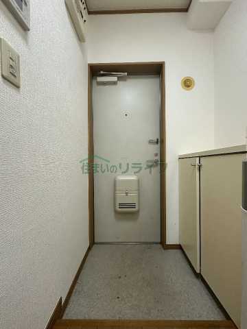 玄関　別部屋参考写真となります。