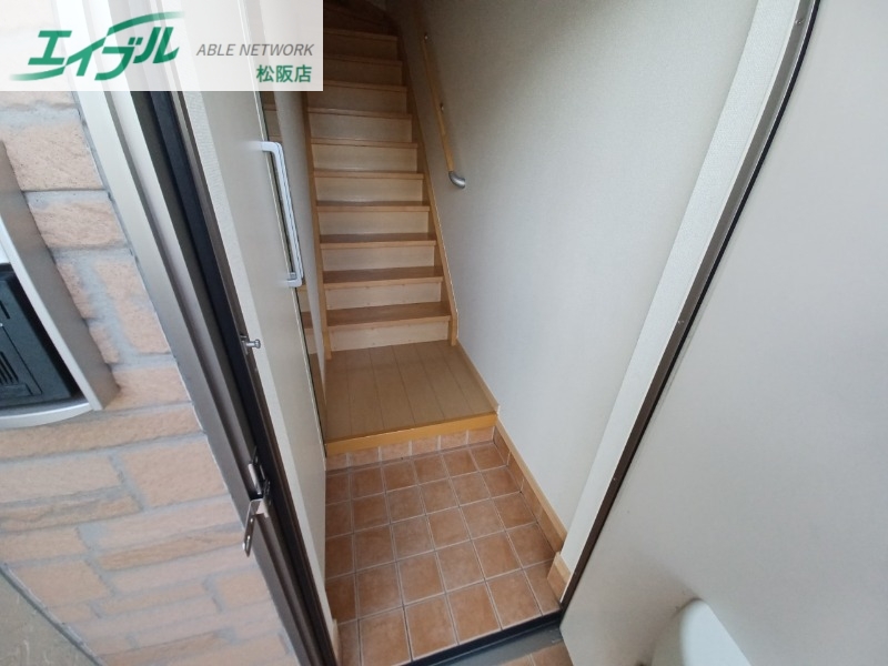 玄関　同タイプ部屋写真です。