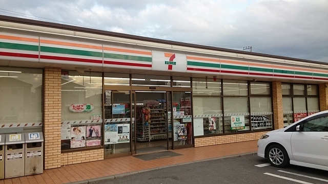 コンビニ　セブンイレブン木更津金田東店（コンビニ）まで300m