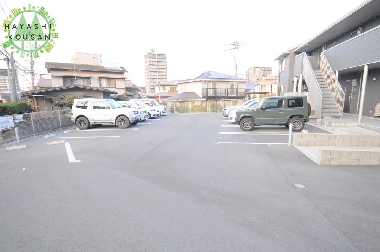 駐車場　駐車場