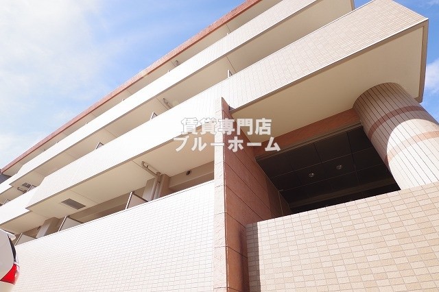 建物外観　鉄筋コンクリート造3階建て！