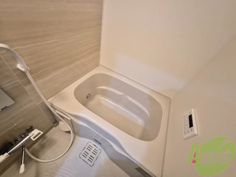 バス・シャワールーム　浴室は綺麗で追い焚きも付いて気持ちよくお過ごしいただけます。