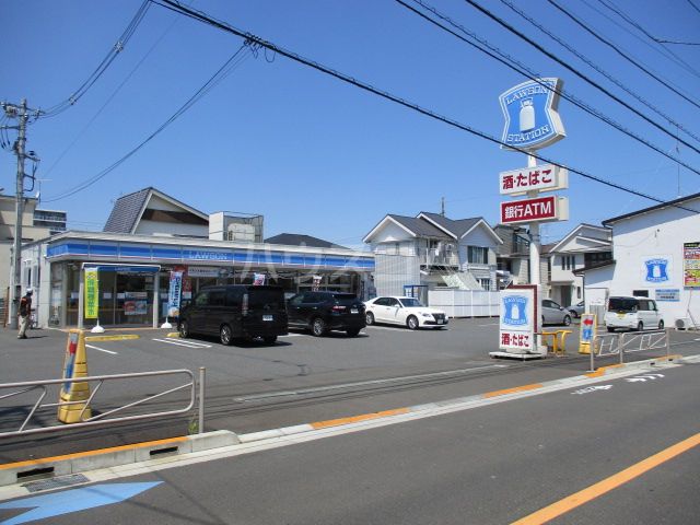 コンビニ　ローソン八王子散田町四丁目店（コンビニ）まで706m