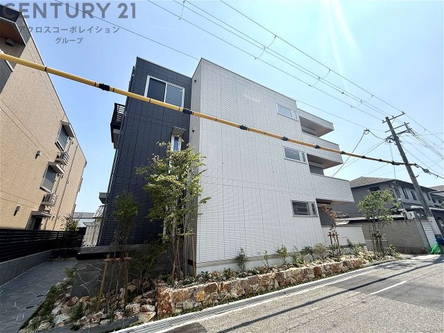 建物外観　オートロック・敷地内駐輪場・駐車場完備