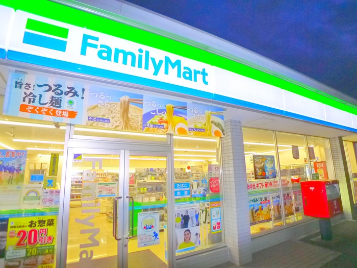 コンビニ　ファミリーマート（コンビニ）まで100m