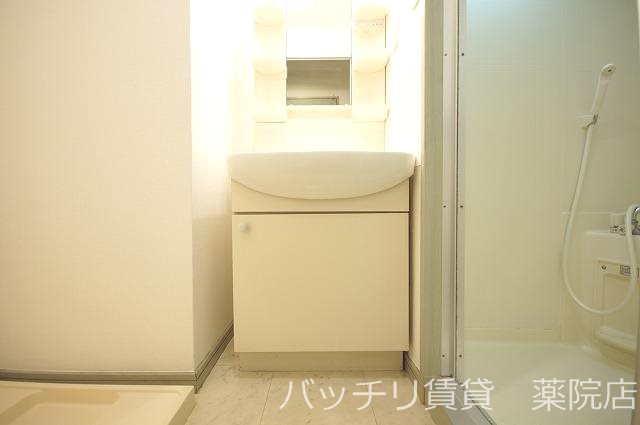 洗面設備　同型タイプイメージ画像。現況を優先いたします。