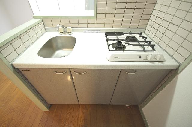 キッチン　同型タイプイメージ画像。現況を優先いたします。