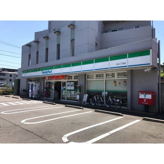 コンビニ　ファミリーマート白山二丁目店（コンビニ）まで529m