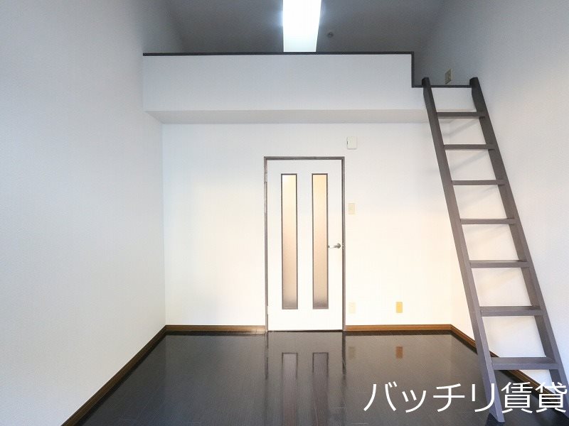 居室・リビング　別号室タイプの為、現状を優先致します。