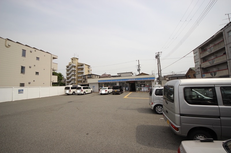 コンビニ　ローソン尼崎東難波3丁目店（コンビニ）まで326m