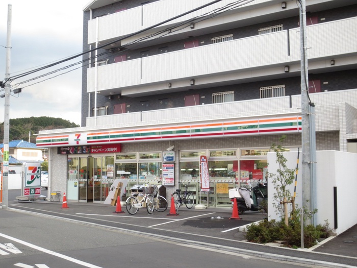 コンビニ　セブンイレブン横浜綱島西４丁目店（コンビニ）まで200m