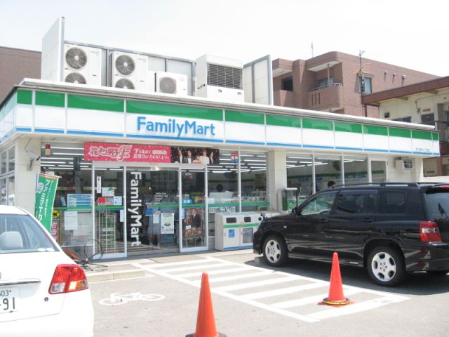 コンビニ　ファミリーマート（コンビニ）まで60m