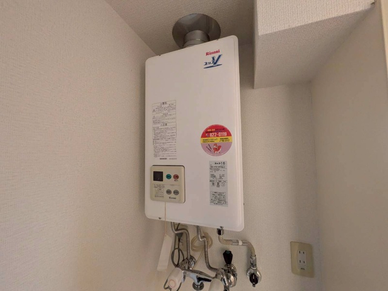 その他設備　ガス給湯器です。操作しやすいパネルになってます。