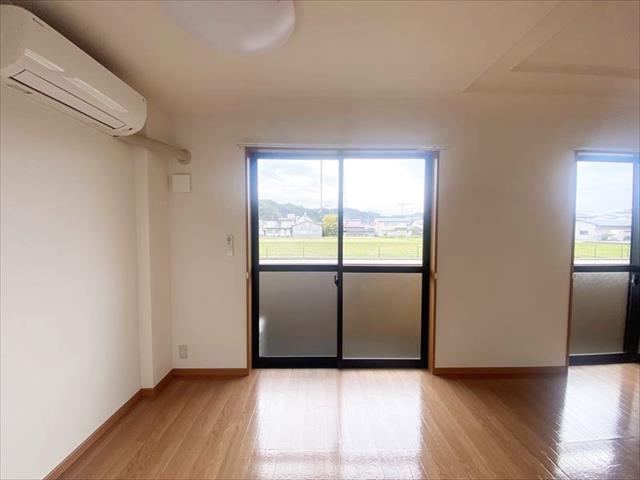 ソレイユ鉄屋の居間写真