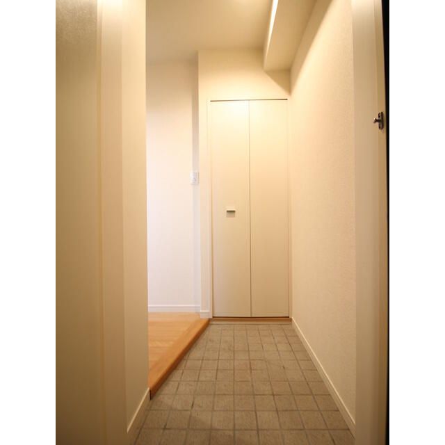 玄関　※別部屋の参考写真です。