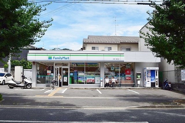 コンビニ　ファミリーマート京都一乗寺店（コンビニ）まで328m