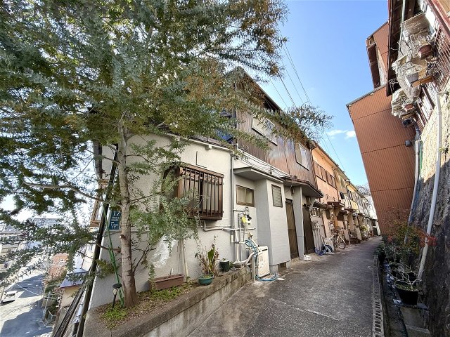 建物外観　階段上って端の建物です