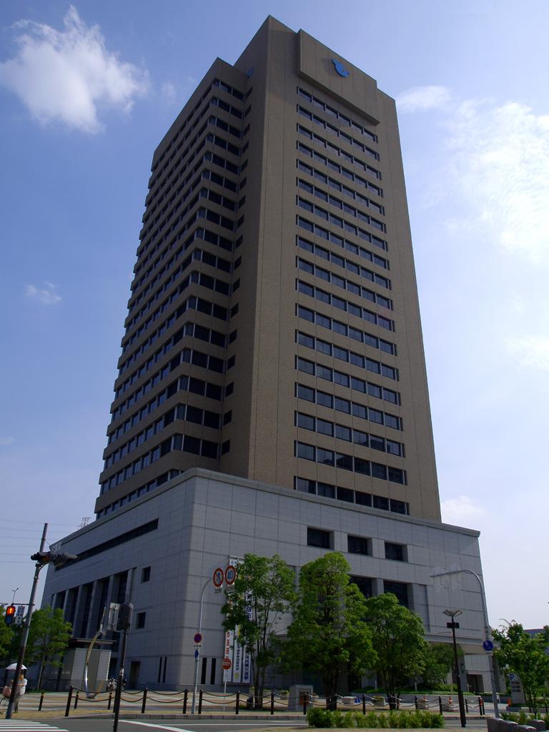 役所　東大阪市役所（役所）まで185m