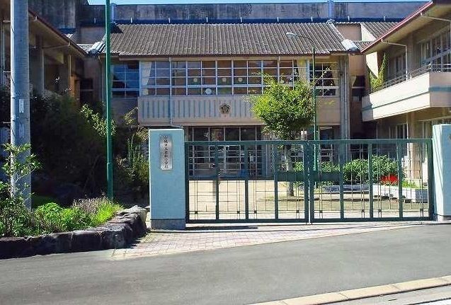 小学校　岩松小学校（小学校）まで230m