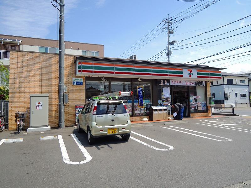 コンビニ　セブンイレブン（コンビニ）まで616m