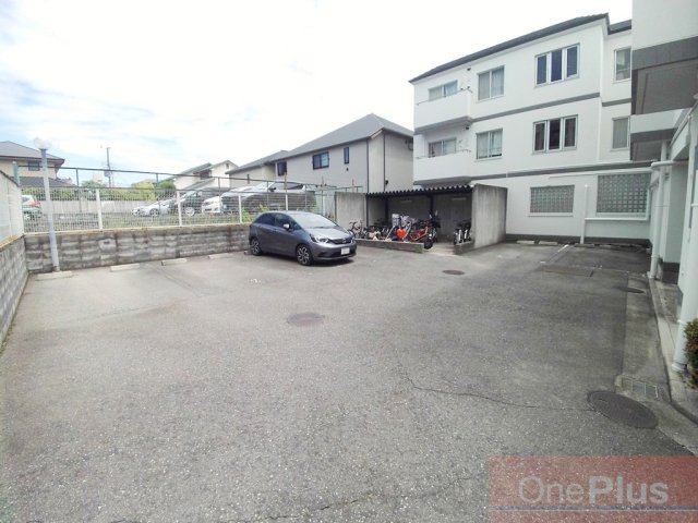 駐車場　駐車場に車を止められます