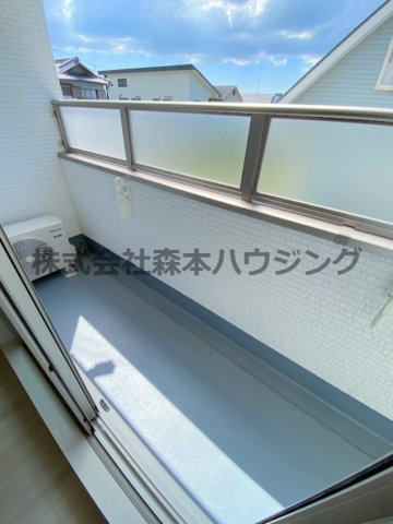 バルコニー　暖かな日差しのふりそそぐバルコニー