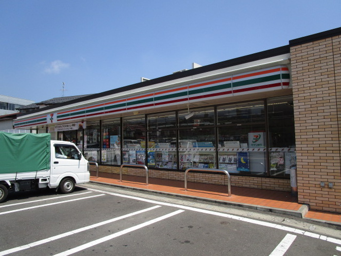 コンビニ　セブンイレブン（コンビニ）まで668m