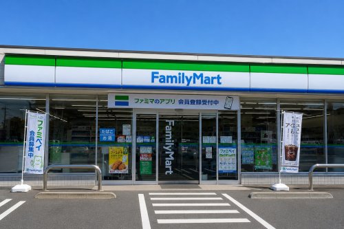コンビニ　ファミリーマートつくば手代木店（コンビニ）まで555m