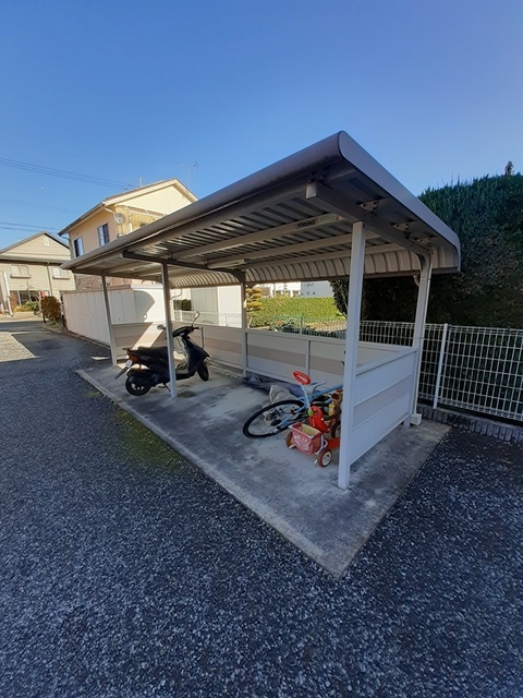 その他設備　屋根付き駐輪場は無料で使用OK◆