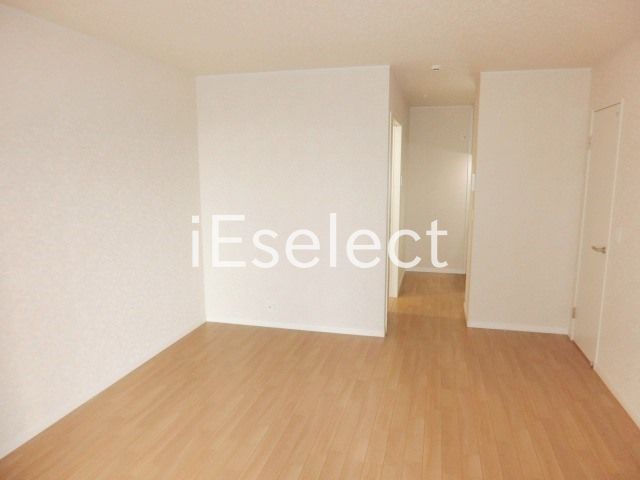 その他部屋・スペース　バルコニー側から見たお部屋です