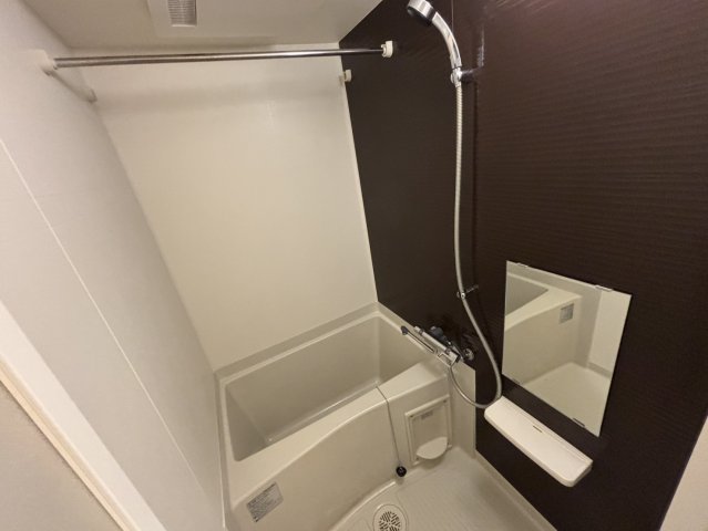 バス・シャワールーム　コンパクトで使いやすいお風呂です