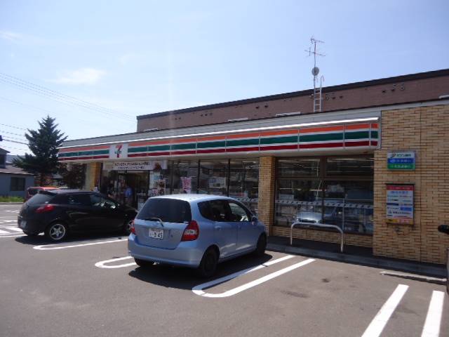 コンビニ　セブンイレブン新川4条店（コンビニ）まで553m